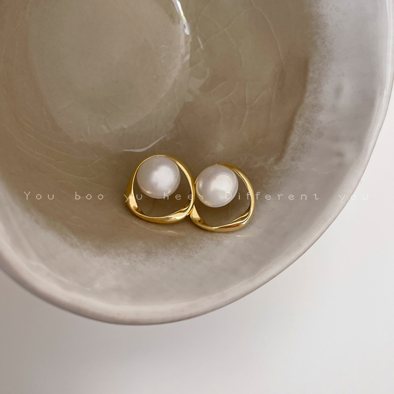 Retro pearl ring earrings for women, French niche high-end design, stud earrings, light luxury style, unique earrings wholesale details Picture