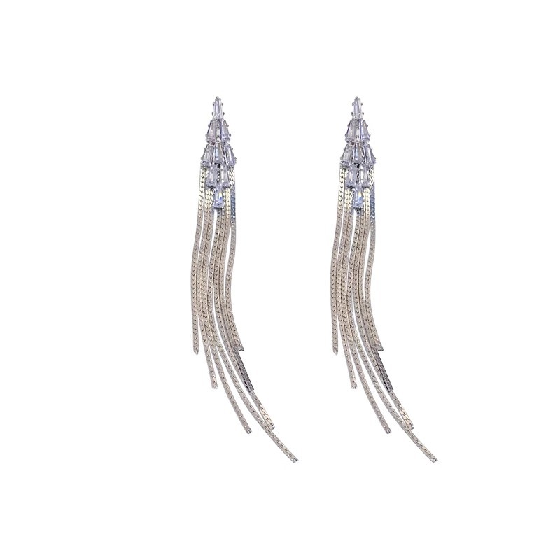 The lustrous gold light luxury long tassel earrings are a niche design for women with a sense of sophistication. The stud earrings exude a cold and elegant style Item Picture