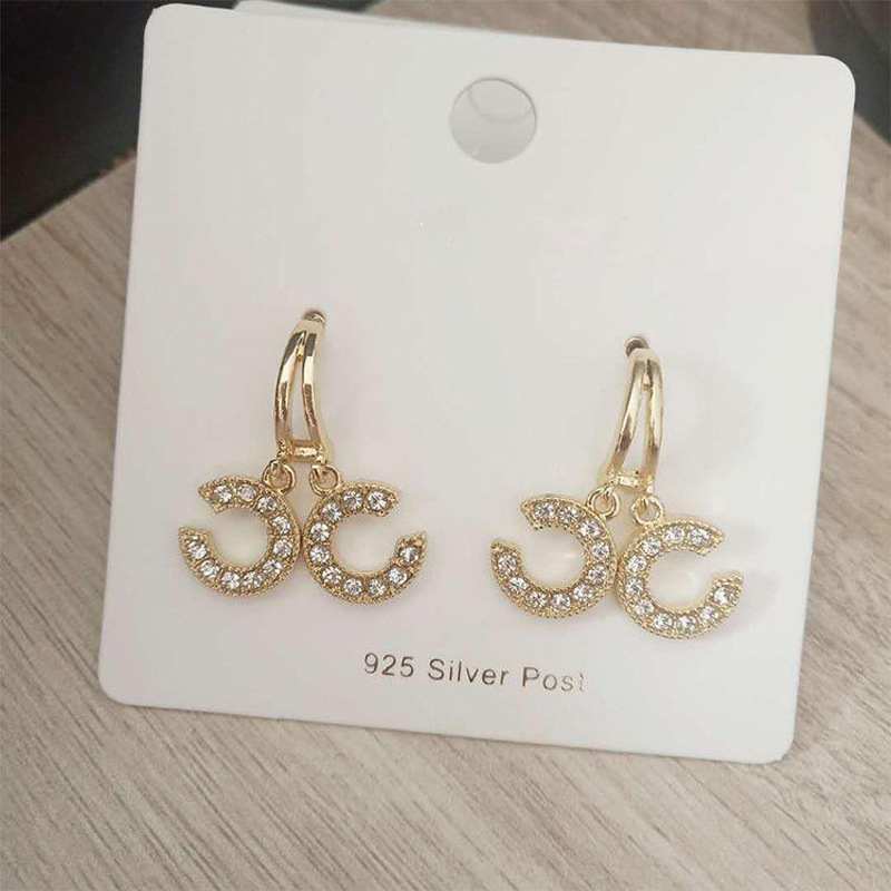 S925 silver needle studded with diamonds retro letter C earrings, a female Internet celebrity's fashionable, simple and elegant style, INS cold style stud earrings full figure