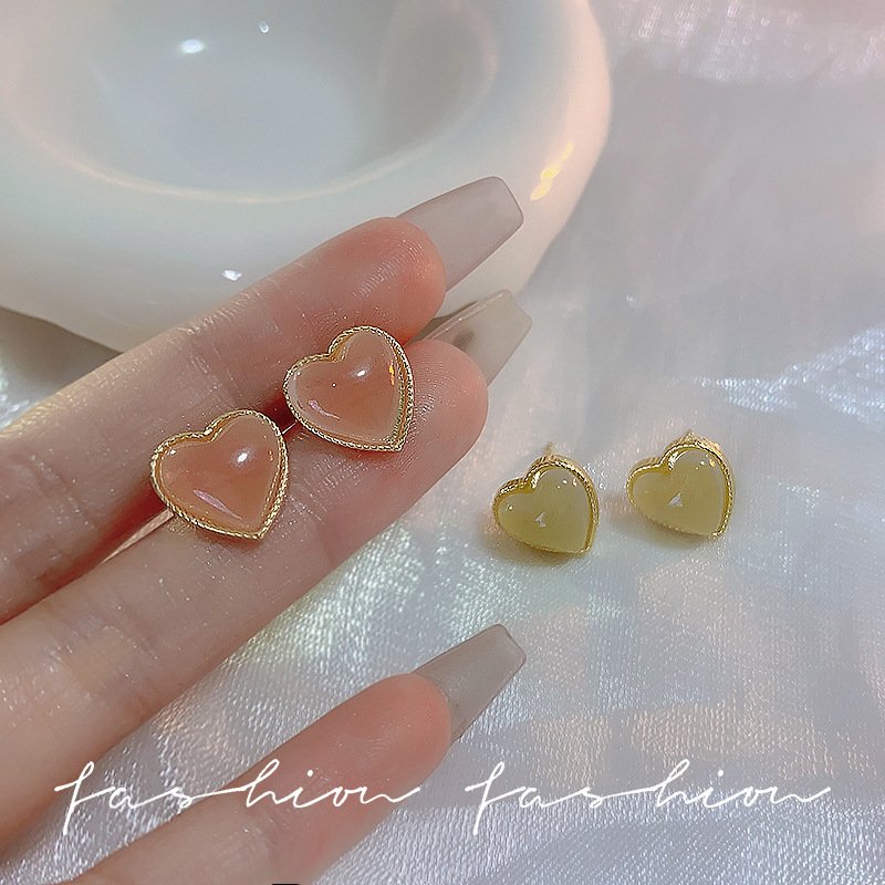 925 Silver Needle Unique, small and exquisite heart-shaped stud earrings, niche, simple and versatile, commuting high-end design earrings for women Specification drawing