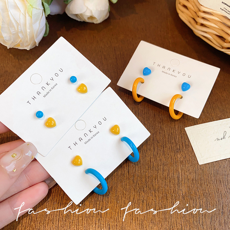 Candy-colored small ear rings, Korean simple and versatile, elegant and high-end girl C-shaped small ear-nourishing earrings and earrings details Picture