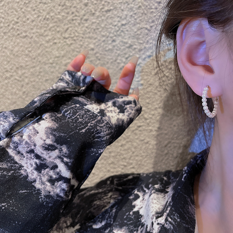 Pearl ear ring earrings for women, Korean style, internet-famous stud earrings, 2023 new trendy retro Hong Kong style, high-end earrings Application Scenario