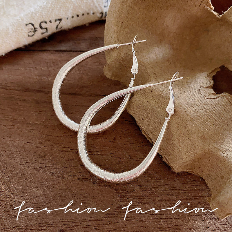 Korean-style high-end metal matte teardrop-shaped ear rings, ins European and American style, versatile for commuting, trendy stud earrings and ear buckles details Picture