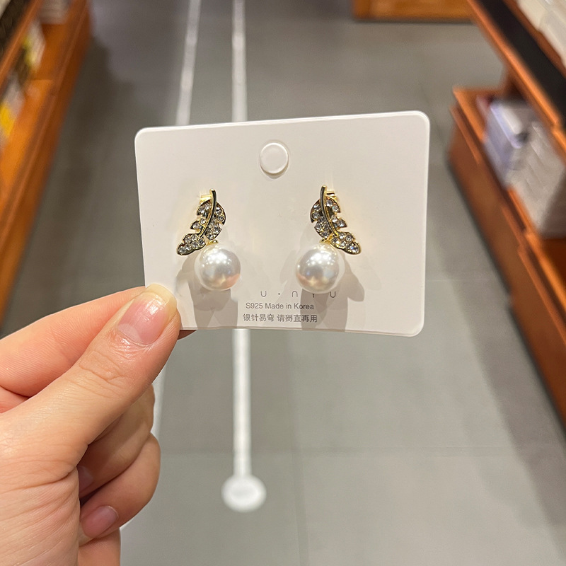 S925 Silver needle pearl Stud earrings, fashionable diamond-encrusted leaf earrings, Korean niche and delicate style earrings details Picture