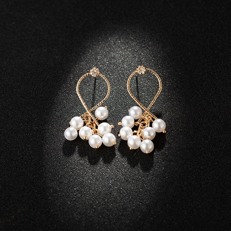 925 Silver Needle High-gloss pearl earrings for women, new trendy stud earrings, elegant long style, popular Korean earrings and earrings Application Scenario