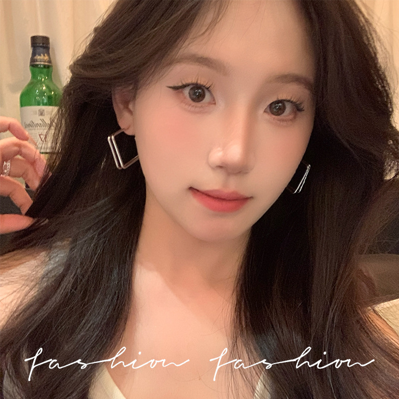 Exaggerated ear rings, large earrings, new bestsellers, light luxury and high-end feel, silver earrings, niche design sense earrings Specification drawing