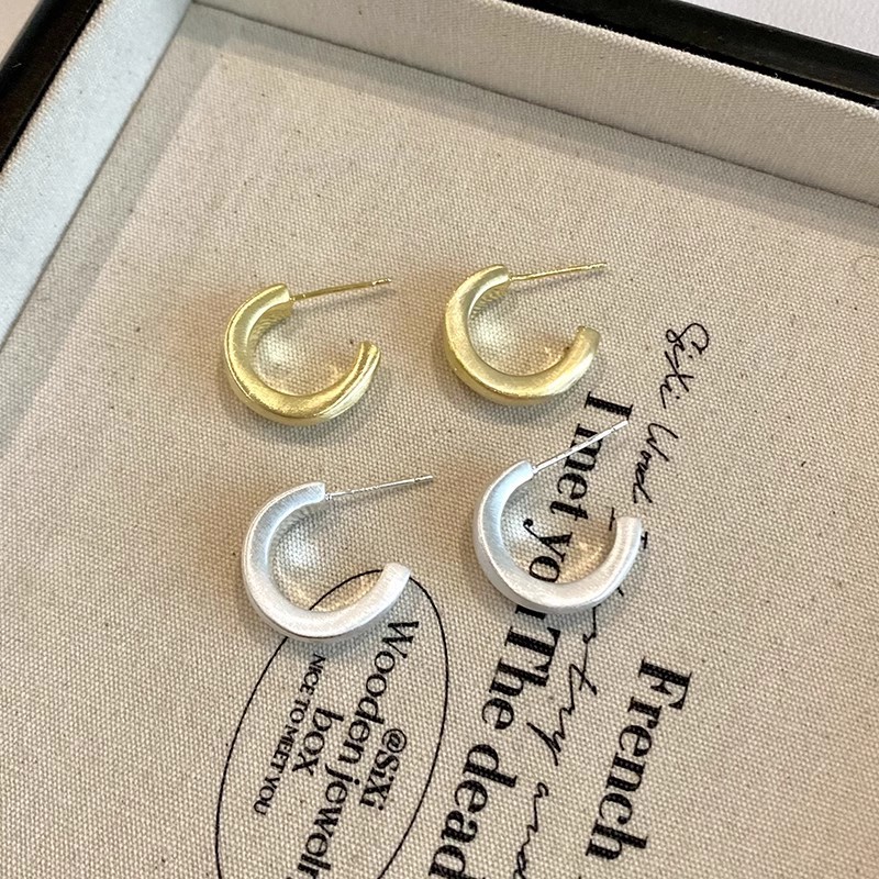 Fashionable and versatile metal style ear rings and earrings, minimalist and cold style plain ring C-shaped earrings, European and American personalized accessories details Picture
