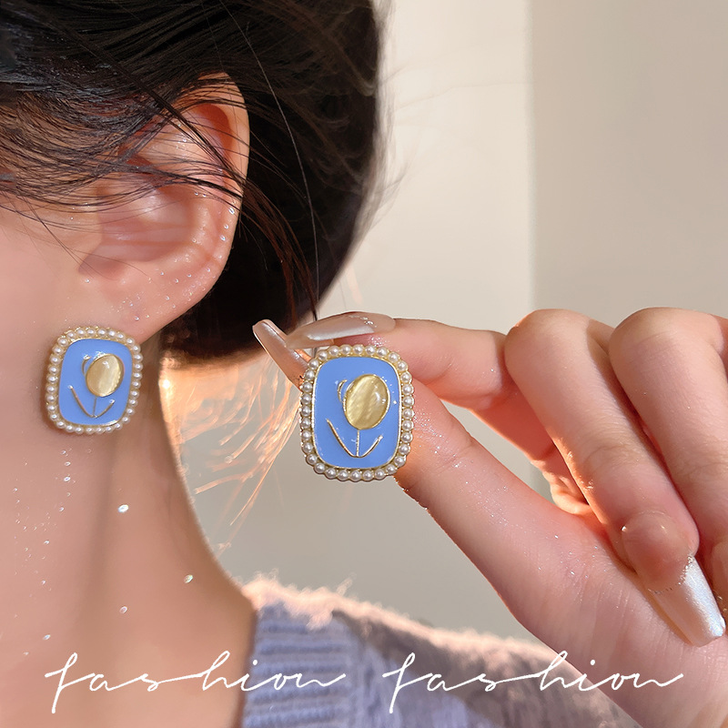 Silver needle cat's eye stone tulip flower pearl earrings, French design sense, elegant stud earrings, fresh and delicate earrings for women details Picture