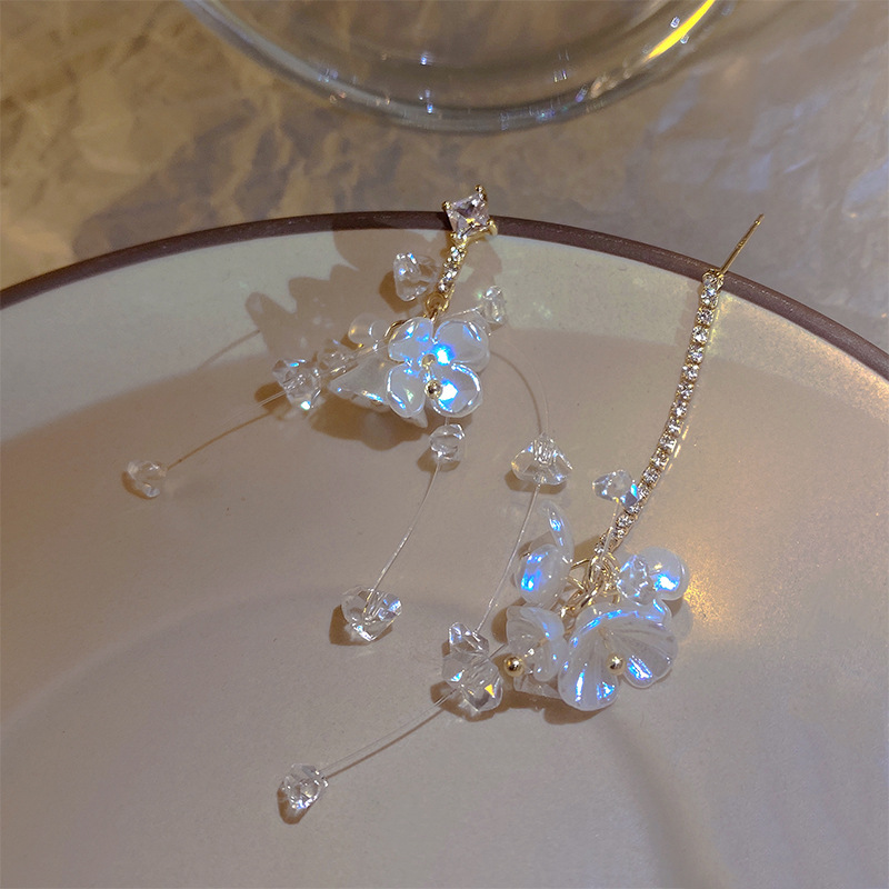 Micro-inlaid zircon lily of the valley flower asymmetrical earrings for women s925 silver needle high-end earrings, retro style earrings Specification drawing