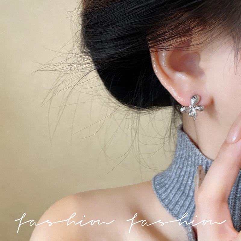 925 Silver Needle cold style butterfly Stud earrings are small, simple, fashionable, elegant and individual earrings with a light luxury and high-end feel Specification drawing