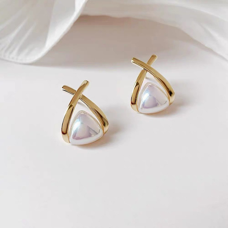 S925 Silver needle geometric triangular crossed pearl stud earrings for women, retro, simple and elegant, light luxury earrings wholesale Specification drawing
