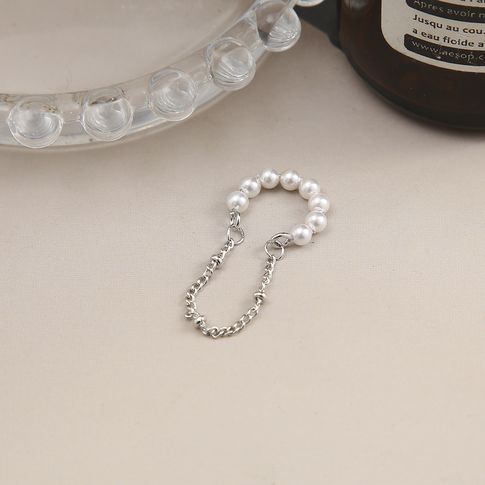 European and American high-end cold style copper bead chain earrings without ear holes, retro pearl imitation double-layer ear bone clips Application Scenario