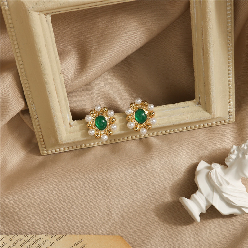 French retro court green cat's eye stone earrings 925 silver needle wholesale, elegant Hong Kong-style circle pearl stud earrings details Picture