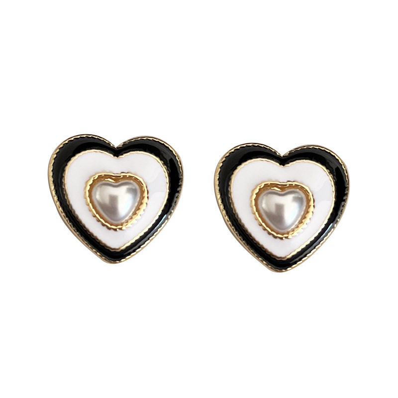 S925 Silver needle retro French Hepburn style heart-shaped stud earrings, elegant color contrast sweet pearl ins style earrings Item Picture