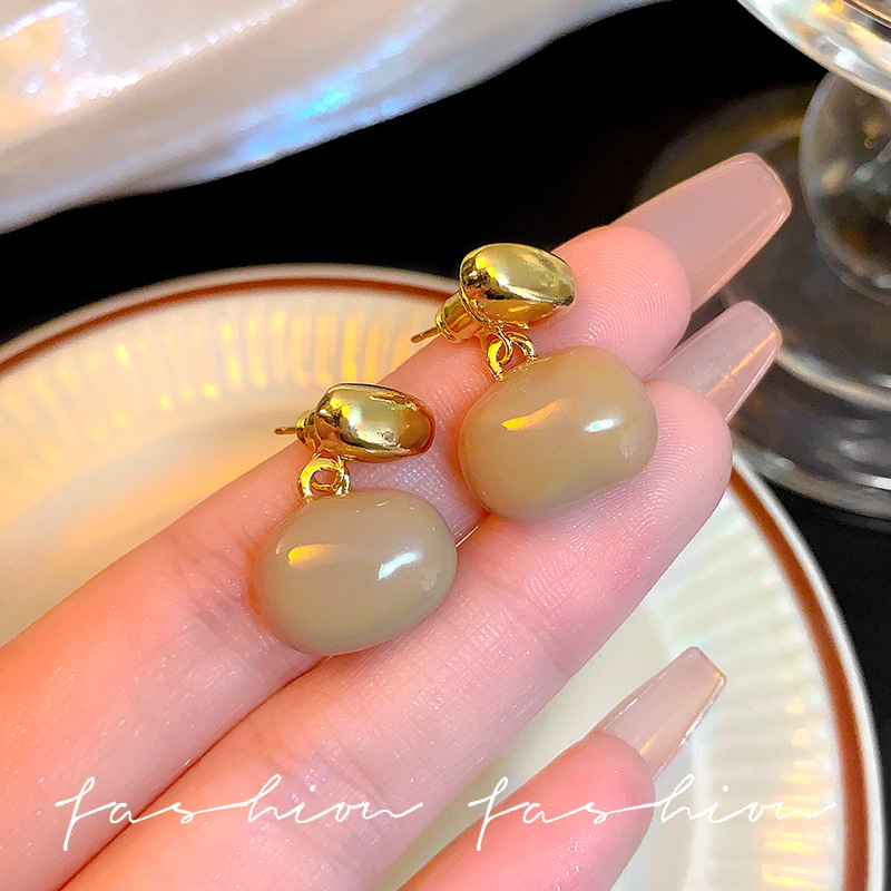 French retro two-pair bean stud earrings for women, small, simple and versatile, high-end and unique style earrings for autumn and winter details Picture