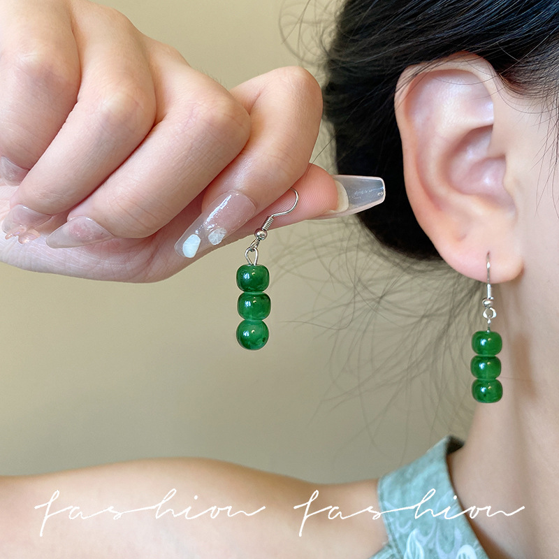 New Chinese-style imitation jade oil droplet beaded earrings, Chinese style and elegance Suzhou grand earrings, simple Hanfu Yiwu accessories for women Application Scenario