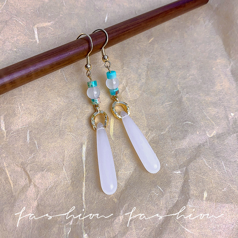 New Chinese-style fringed long ancient-style earrings, niche design sense ear hooks and earrings, high-end horse face skirt accessories Specification drawing