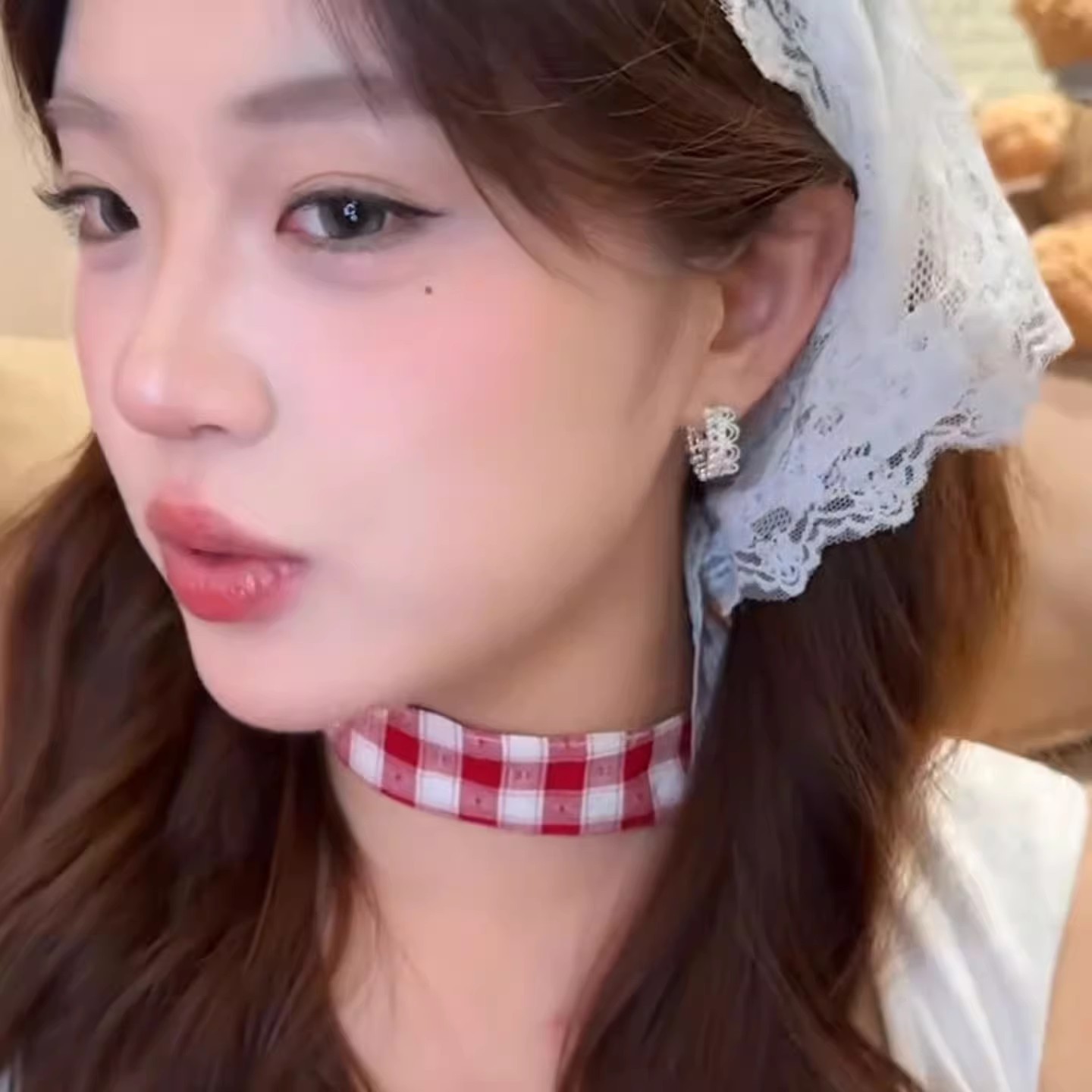 French-style zirconium lace pearl ear loops, women's ear rings, light luxury and high-end fashion earrings, elegant and refined earrings details Picture