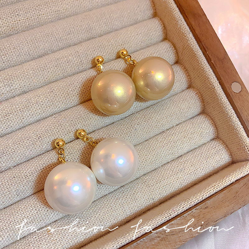 Light luxury large pearl elegant and high-end earrings, women's niche design metal stud earrings, ins trendy new earrings Specification drawing