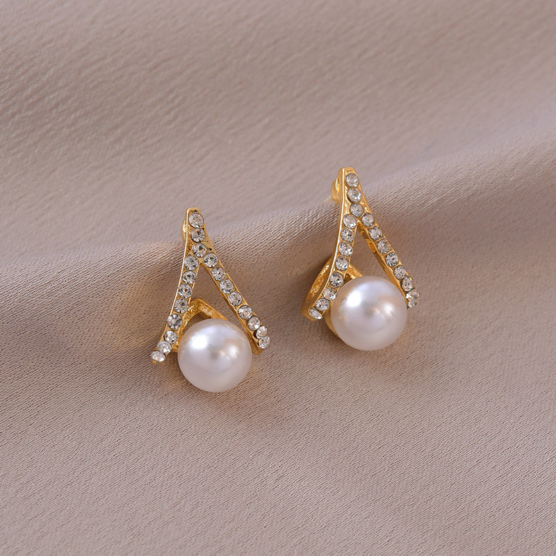 S925 Silver Needle fashionable French retro pearl earrings, unique and niche design, high-end stud earrings, elegant and versatile earrings full figure