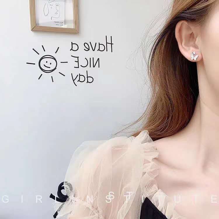 S925 silver needle stud earrings, Dongdaemun, South Korea, water diamond dynamic butterfly earrings, female Internet celebrity, super ethereal and fashionable earrings Application Scenario