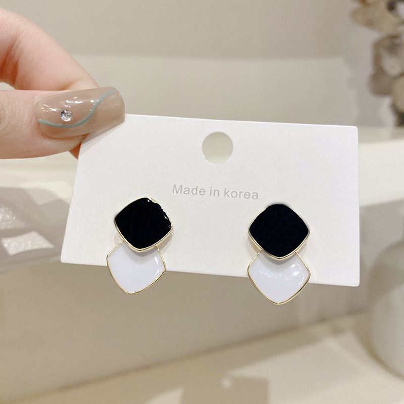 S925 Silver needle square oil-dripping earrings are a niche, retro, fashionable and stylish accessory for women. The stud earrings feature a unique design and are popular online earrings full figure