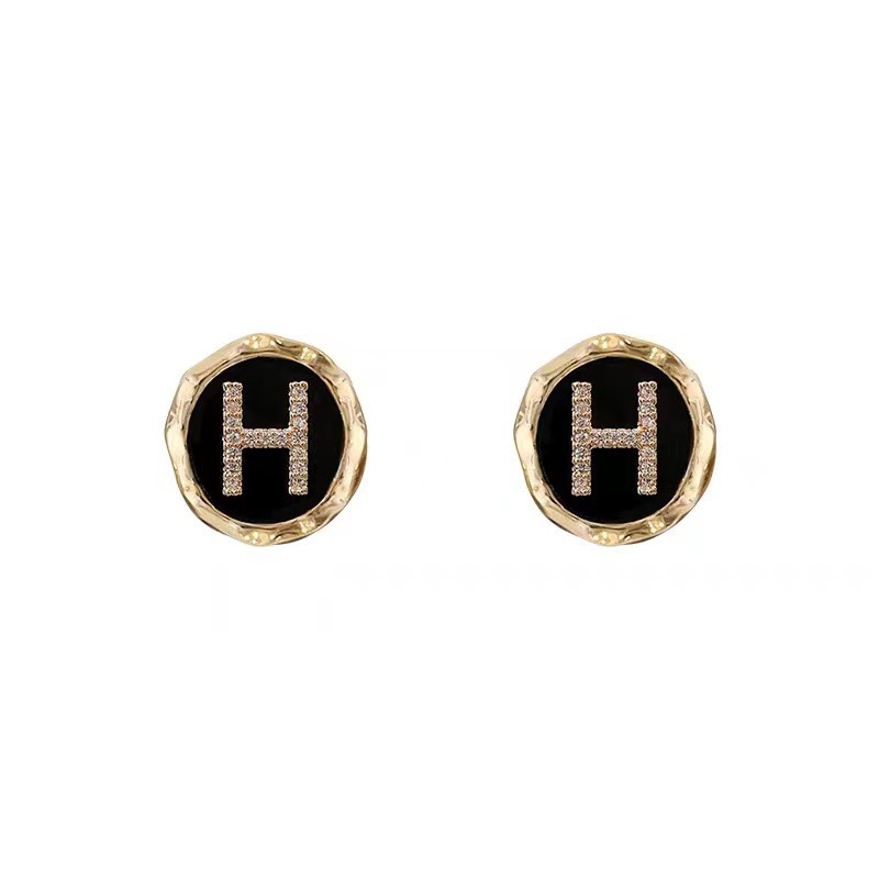 Elegant socialite earrings with a niche design sense, new trendy letter stud earrings, and high-end pure silver earrings in a delicate fragrance style Item Picture