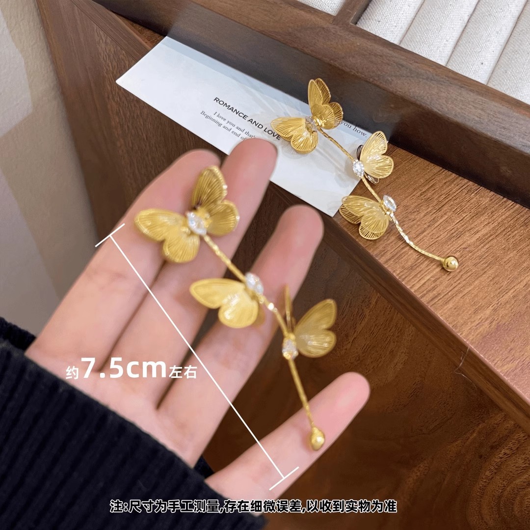 Retro golden butterfly tassel long stud earrings, high-end and fashionable earrings for women, elegant and stylish, round face earrings Application Scenario