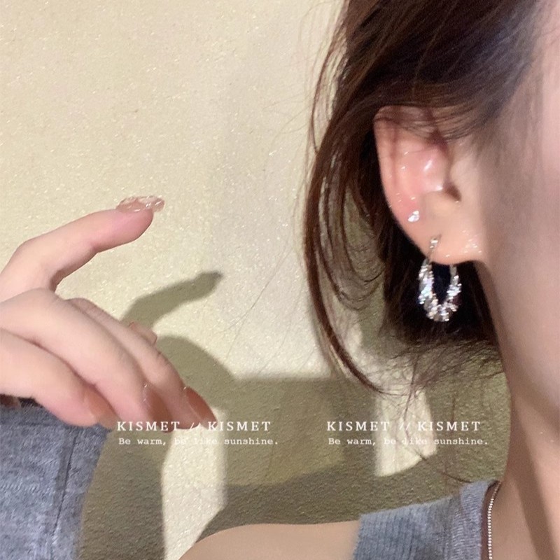 French retro high-end wrapped earrings, women's light luxury, niche and unique stud earrings, fashionable and versatile geometric style earrings Specification drawing