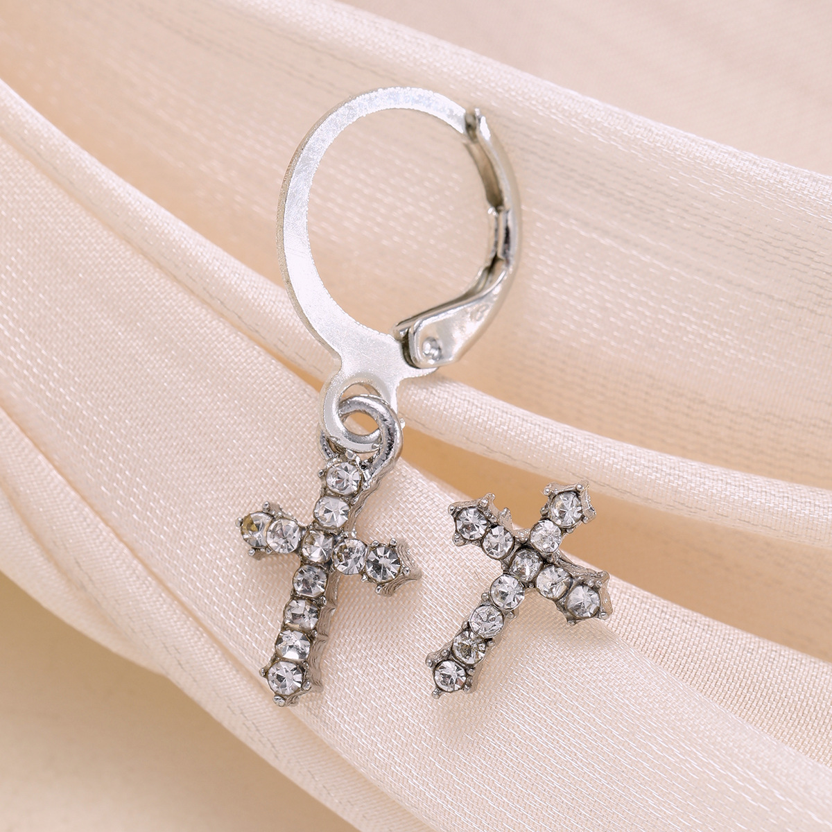 European and American cross-border full-diamond cross stud earrings, punk style single-ear exaggerated, fashionable and individual diamond-encrusted asymmetrical earrings Specification drawing