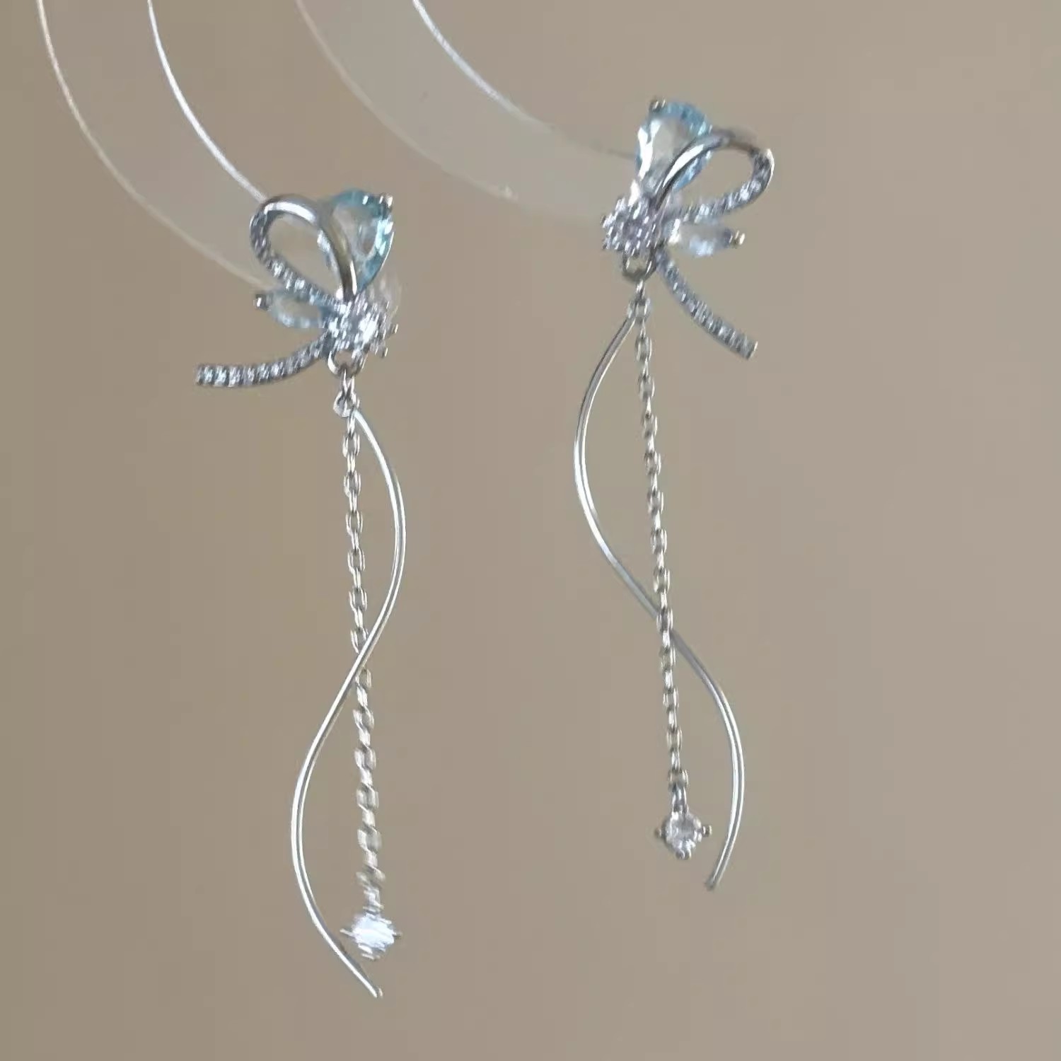 Cold style butterfly tassel earrings, a niche design for women, fashionable and versatile stud earrings, a light luxury and high-end versatile ear accessory Application Scenario
