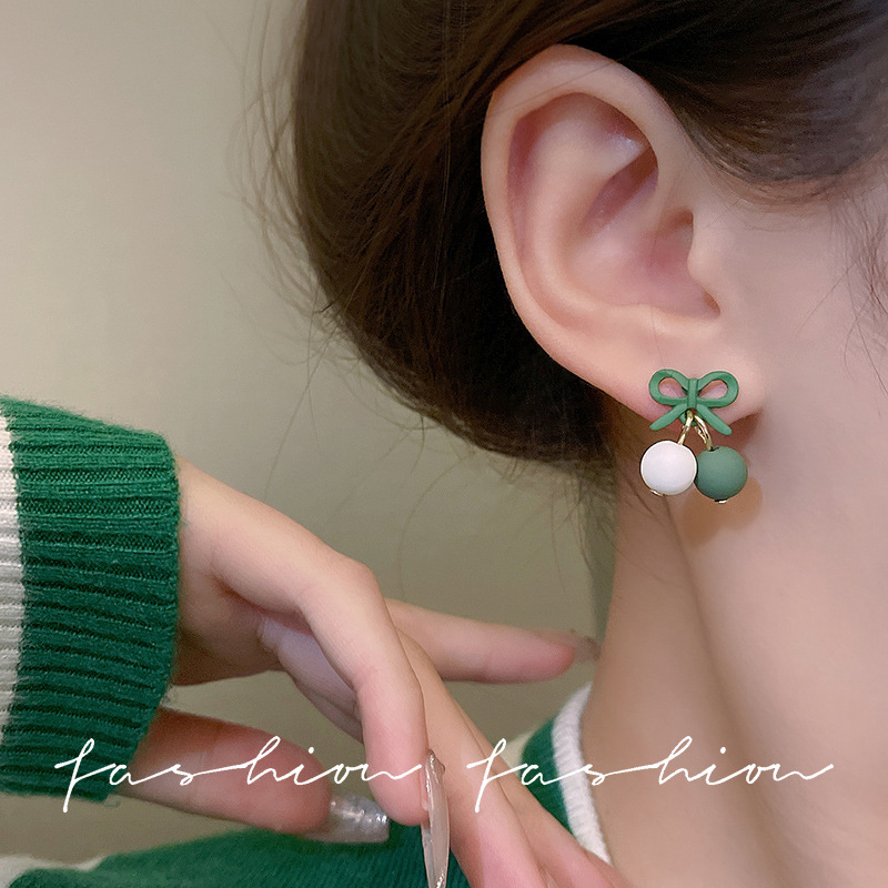 Bow color-blocking ball earrings, unique and niche design, small and cute girl stud earrings, 925 silver needle earrings wholesale Application Scenario