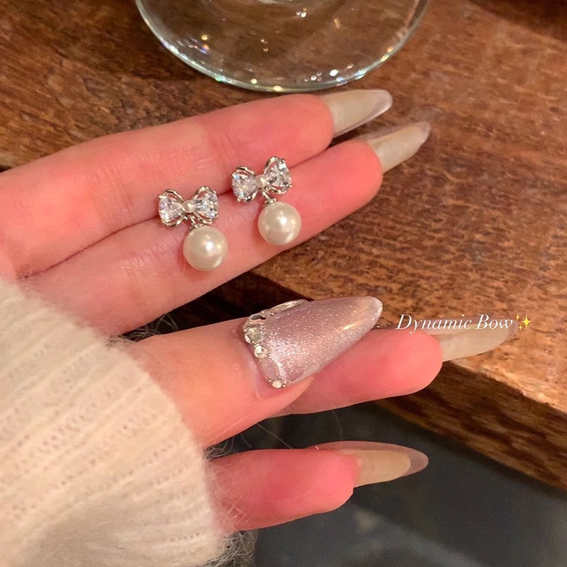 Bow-shaped pearl zircon stud earrings for women, a light luxury, fashionable and high-end look. They are exquisite, simple, versatile and sweet earrings Application Scenario