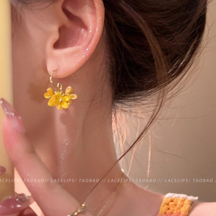 Super Fairy Osmanthus tassel pearl earrings for women, 2025 New style bestseller, high-end stud earrings, versatile spring atmosphere earrings Application Scenario