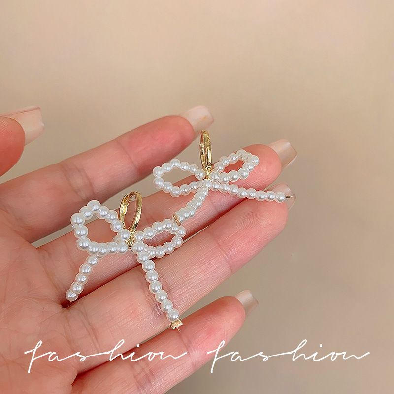 Sweet pearl bow earrings for women, with a unique, fashionable, exquisite and trendy design details Picture
