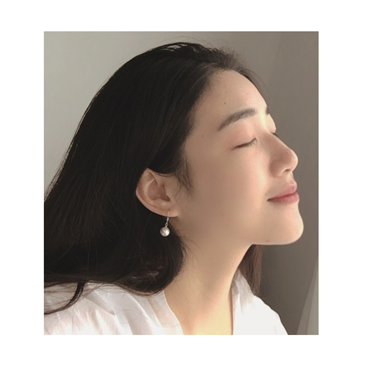 Wholesale of E1071 Korean version hot-selling earrings, fashionable and trendy pearl earrings and small accessories Application Scenario