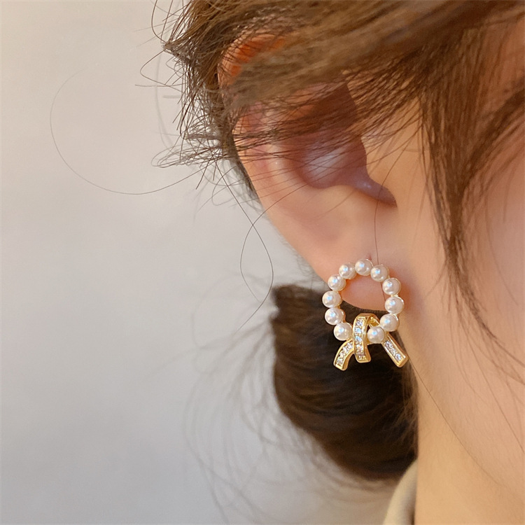 S925 Silver needle Stud Pearl Earrings, women's earring feel, light luxury stud, new trendy style, versatile and high-end details Picture
