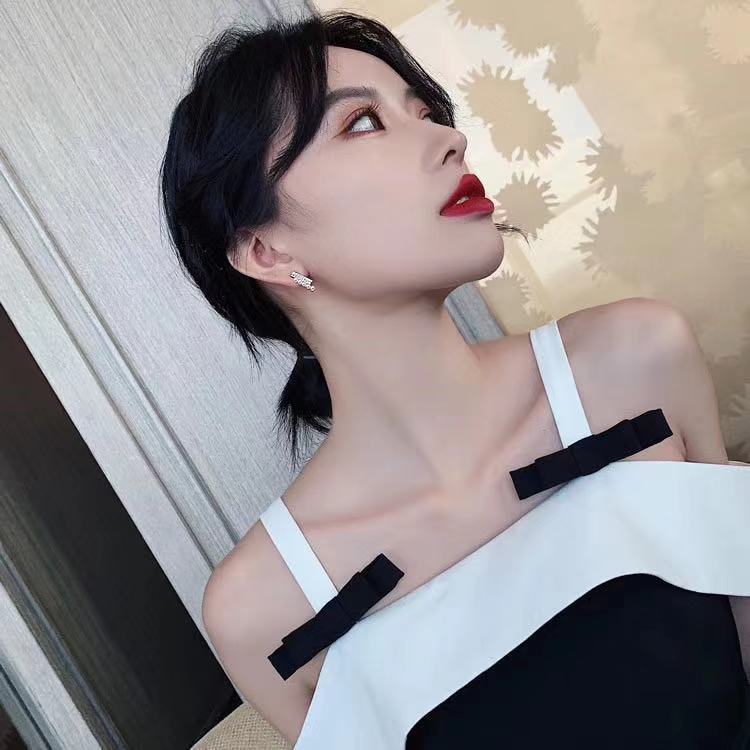Elegant and compact pearl stud earrings, Korean 925 silver needle simple geometric forest-style earrings, versatile diamond earrings, trendy for women Specification drawing