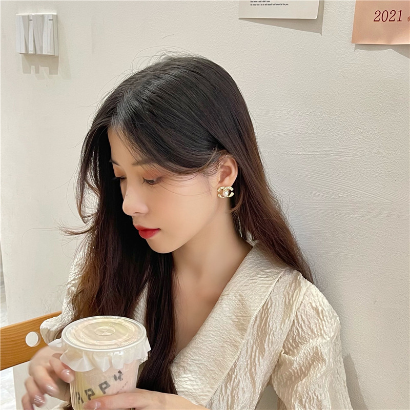 S925 Silver needle Korean version Dongdaemun slightly set diamond pearl stud earrings, simple and elegant ladylike style earrings, fashionable earrings Application Scenario