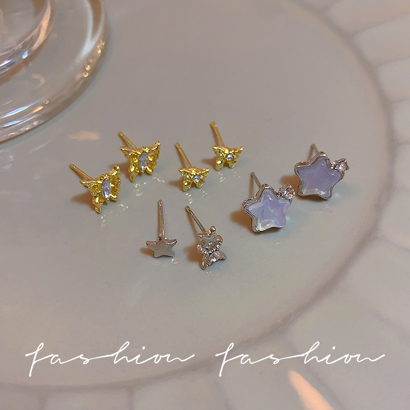 Star-shaped stud earrings for women, with a unique and distinctive design, simple and versatile, elegant and retro earring set, and small and delicate ear care accessories Application Scenario