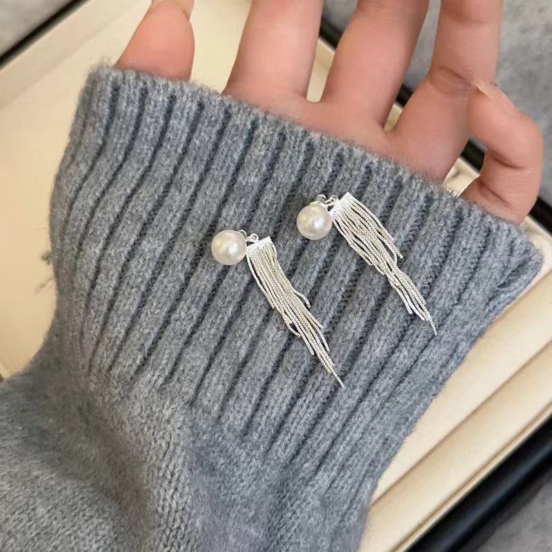 925 Silver Needle Elegant tassel pearl Stud earrings, women's niche design, high-end sense earrings, simple and versatile, exquisite earrings details Picture
