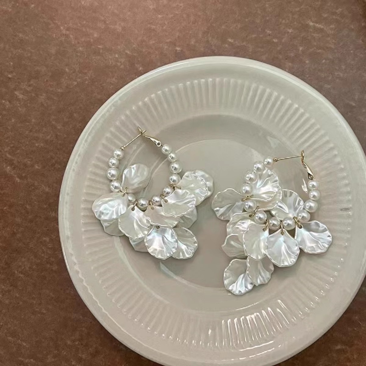 Resort-style French retro pearl petal tassel earrings, women's light luxury high-end long exaggerated stud earrings Application Scenario