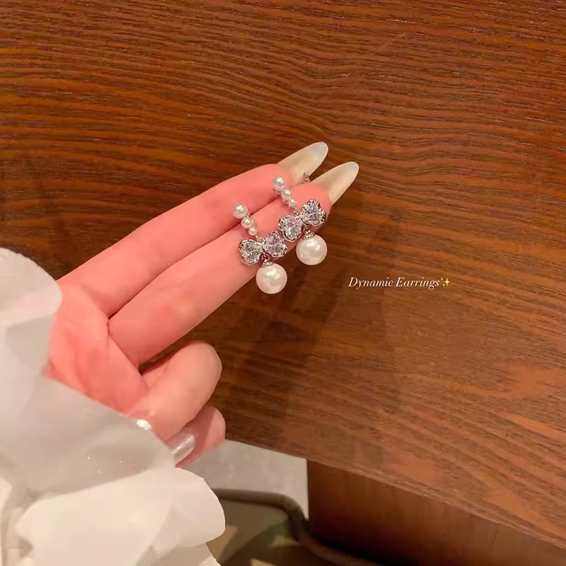 925 Silver Needle Light Luxury and grand bow pearl Stud earrings for women, Korean style sweet and unique earrings, trendy and high-end earrings full figure