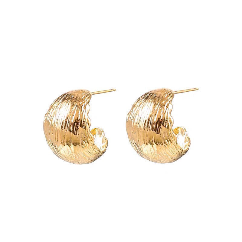 s925 Silver needle C-shaped metal ear rings are fashionable and versatile for women with a Hong Kong style. They are retro and elegant, and are trendy and personalized earrings Item Picture