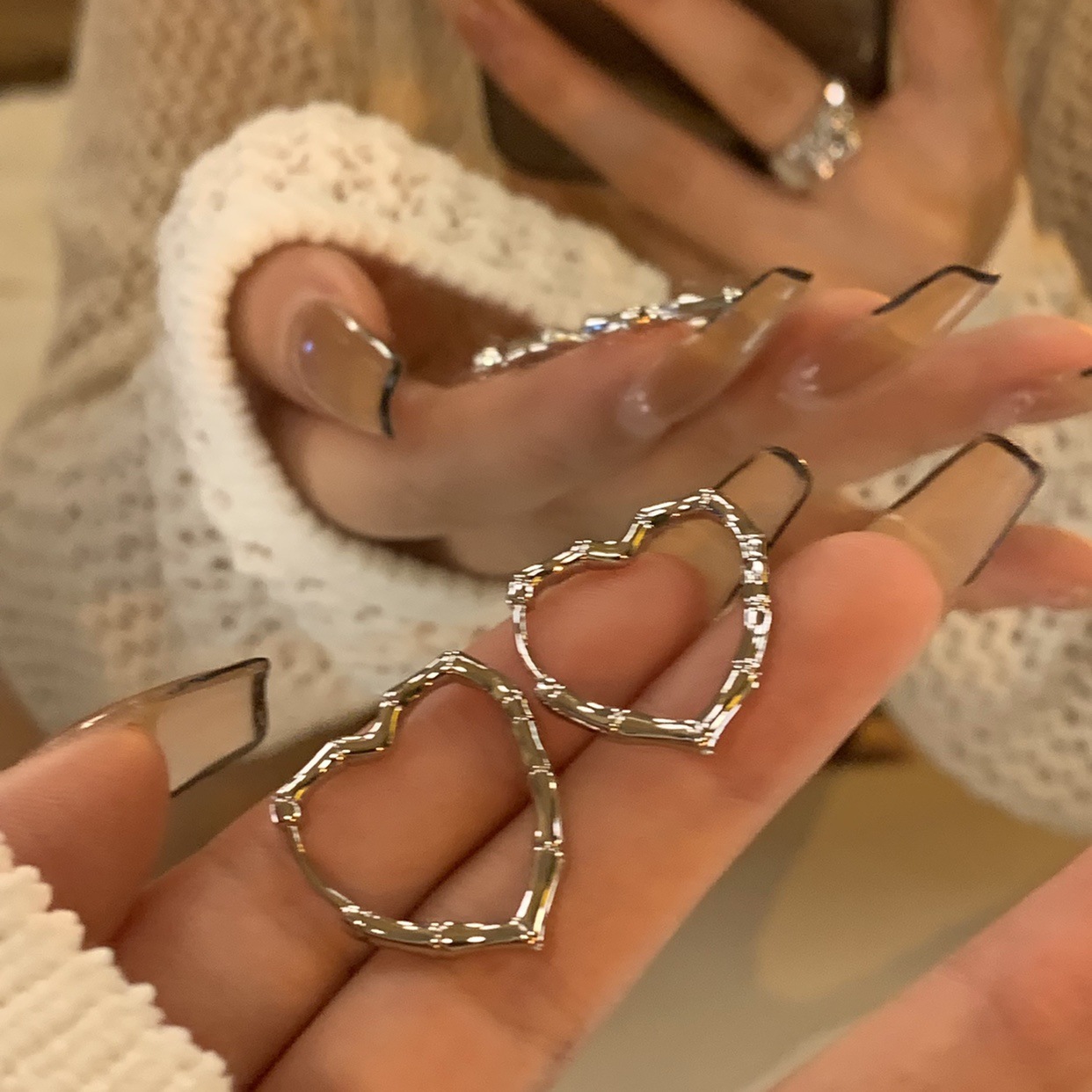 Bamboo-joint heart-shaped ear studs for women, with a niche design sense, high-end and cool style, sweet and cool, spicy and hip-hop, versatile earrings, trendy full figure