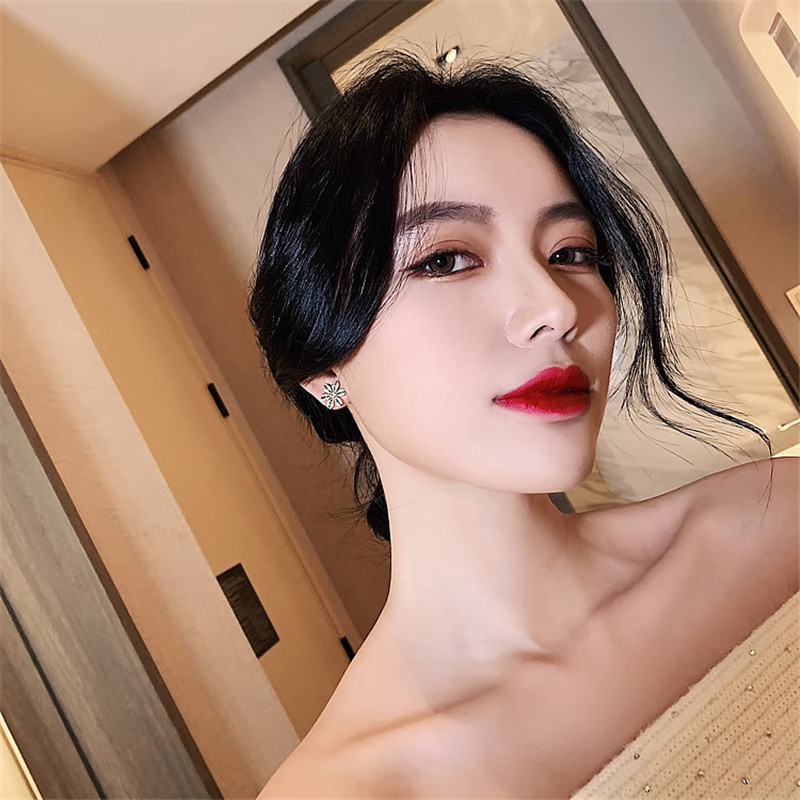 S925 Silver Needle Mini Fragrance Lily Flower Stud Earrings, a new versatile Korean women's short and stylish ins earrings Application Scenario