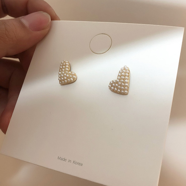 925 Silver Needle Dongdaemun earrings from South Korea, cold style, versatile, small heart-shaped pearl stud earrings for women Application Scenario