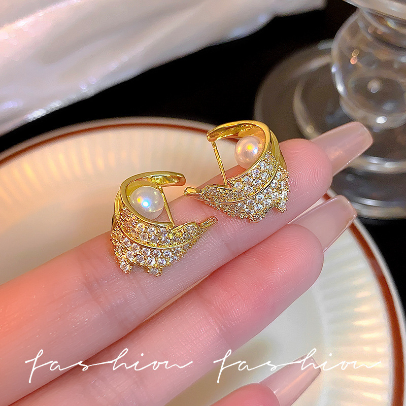 French-style exquisite leaf earrings, slightly inlaid unique pearl earrings, niche high-end and elegant stud earrings, silver needle wholesale Specification drawing