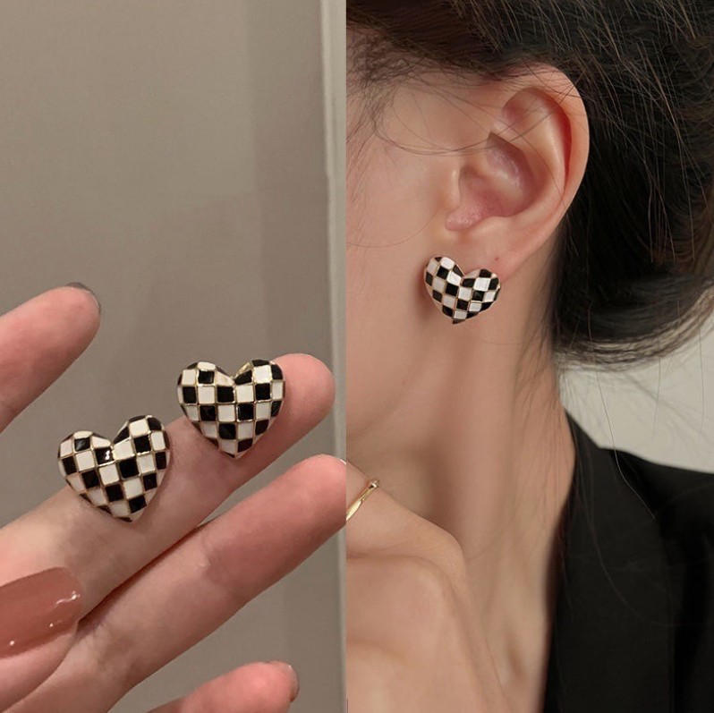 925 Silver Needle Oil Drop Checkerboard heart-shaped Stud Earrings, Korean small fairy tale sweet earrings, forest-style ins style earrings for women full figure