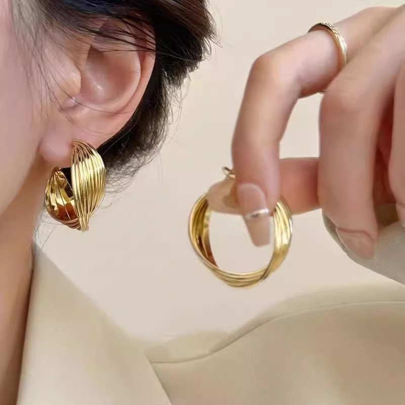 Hong Kong-style retro metal texture ring earrings, French high-end ear rings, women's light luxury and elegant ear accessory set Specification drawing